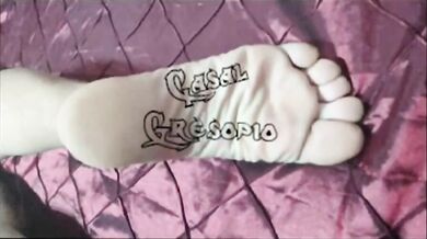 MEL MAMANDO ESTRANHO NO GLORY HOLE