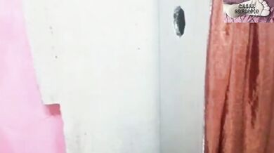 MEL MAMANDO ESTRANHO NO GLORY HOLE