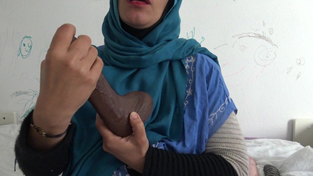 une algérienne divorcée a été mise enceinte par des immigrés africains à Paris