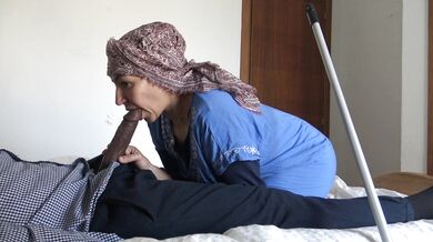 This Muslim woman is SHOCKED !!! I take out my big black cock for my turkish maid.