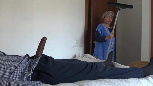 This Muslim woman is SHOCKED !!! I take out my big black cock for my turkish maid.