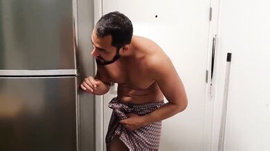 Leo skull não perde a oportunidade de me comer na cozinha