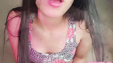 JOI blowjob-melhor amiga te provoca de mini saia! te faz um boquete babado e você goza na boquinha????