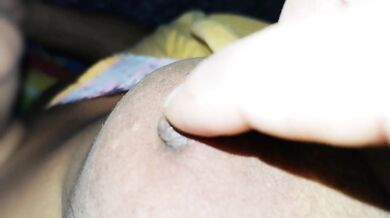 Nipple එකට දැප දෙනකොට එයාගෙ කෙදිරිය/Nipple play.