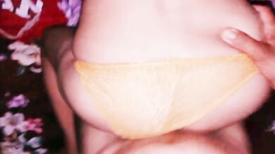 साथीको बुढीलाई उसकै घरमा गएर रातभरी चिकियो Sexy Nepali Wife