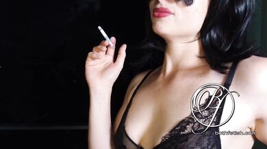 The Chainsmoker 3 cigarettes, lingerie, high heels fetish