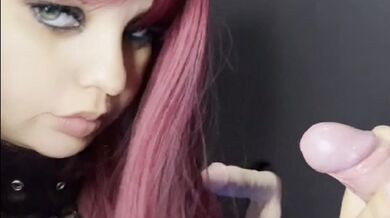 My Boyfriend gives me my first gloryhole !