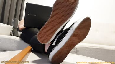 Foot ignore ends with a nice cumshot on my slightly dirty soles