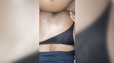 a empregada botou a calcinha de lado para estourar seu cu