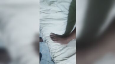 ගෙදර වැඩට ඉන්න අක්කගෙ පිටිපස්සෙන් දැම්මා