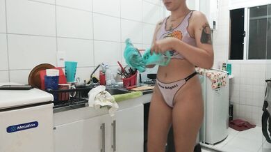 Your girlfriend is making dinner right now. Come watch me?