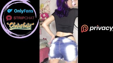 Tirando toda a roupa dançando funk brasileiro peladinha