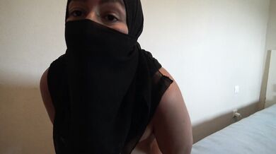 iraqi cuckold wife lets british flatmate cum on hairy pussy