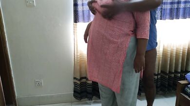 زوجة الأب الإيرانية المثيرة تثير فجأة جنسيًا في الفندق، أمارس الجنس لأن أبي بعيدًا I Fuck Irani MILF