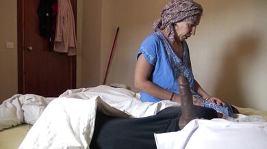 Turkish Lady is SHOCKED !!! I take out my cock in my hotel room.