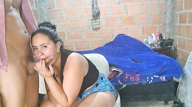 نحن نمارس الجنس العنيف تحت المطر.????????