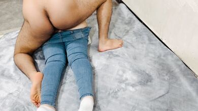 رفتم اتاق اجی.م داشت نگاه میکرد که منم گفتم به بقیه میگم اگه باهم سکسی نکنی اونم راضی شد