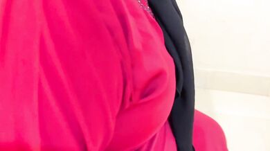 يمارس الجنس مع حماة مسلمة ممتلئة ترتدي البرقع الأحمر والحجاب Fucking Chubby red burqa & Hijab - Cum