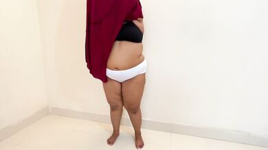 يمارس الجنس مع حماة مسلمة ممتلئة ترتدي البرقع الأحمر والحجاب Fucking Chubby red burqa & Hijab - Cum