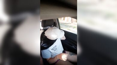 MY HORNY FRIEND SEDUCES THE PLATFORM DRIVER AND MAKES HIM HORNY