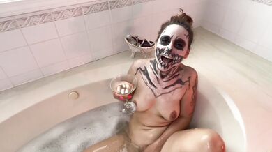 Spooky Slutty Skeleton gets Boned in Bubble Bath While Blowing Big Daddy’s Halloween Cock