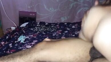 Encuentro a mi hermana desnuda caliente me excita y me la follo