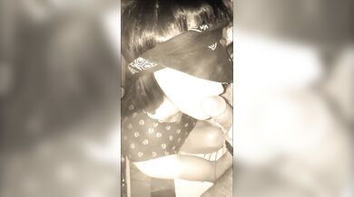 Si elle pouvais elle l'avalerais toute entière ! If she could she would swallow it whole!