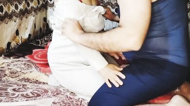 يسمني بخون حسام وهومسفرمع احمد صحبه سمع الكلام سكس عربي مصري بصوت واضح كلام يهيج نار