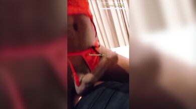 مستريس عربية مغربية جعلت عبدها الديوث يجلس على القضيب كالفتاة و هيا مستمتعة بذلك