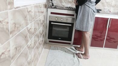 عربية تعرض جسمها في المطبخ بدها نيك مصري