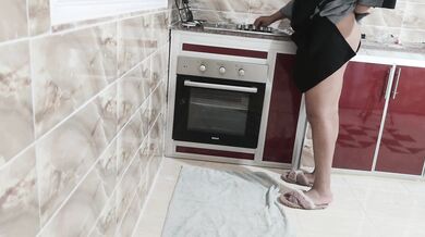 عربية تعرض جسمها في المطبخ بدها نيك مصري