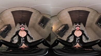 Kylie Rocket As CATWOMAN Knows How To Make BATMAN Cooperative in THE LONG HALLOWEEN XXX VR Porn