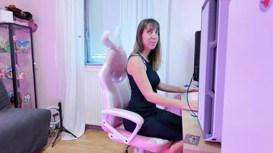 Daddy est à ma disposition aujourd'hui. Free use