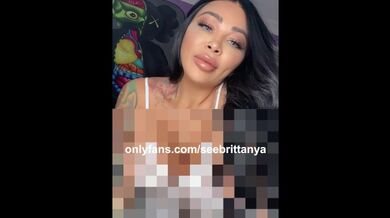 Brittanya dedilhando e falando sujo