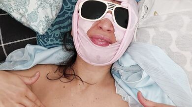 Amateurpaar spritzt ins Gesicht und fickt die Titten. Latina haarige Muschi, großer Arsch