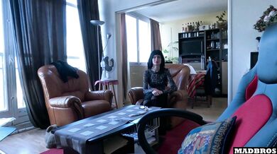 Une Gothique Française Aime Se Faire Baiser MEME EN ANAL Et A Jouit Toute La Journée !!!