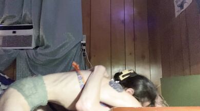 Stepsister & stepbrother can’t keep their hands to themselves while home alone