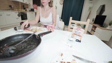 Ma demie soeur me chope entrain de me BRANLER