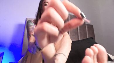 Giant drowns tiny man in farts