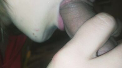 azeri sevgilisinin boyuk sikini agzina soxub yalayir gelinin xosuna gelir