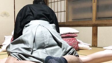 レトロな着物（羽織袴）のまま寝ちゃった女生徒に後ろからインサート、後半からは窓の月（後側位）で激しくピストン