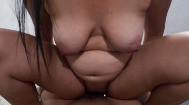 بدارجة مغربية وبصوت واضح اول مرة نحوي بنت جارتي العزبة ناري على طرف عندها ????