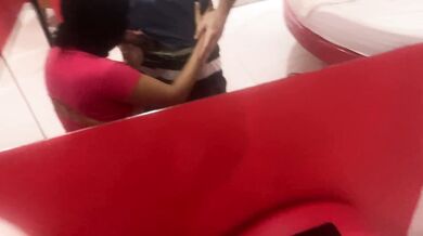 بالاخره با همسایه فاحشه ام رابطه جنسی گرفتم به او گفتم با من بیشتر خوش می گذرانی تا با شوهرت????