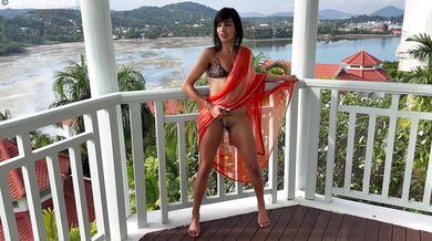 Aaliyah Yasin wants to go on holiday with you