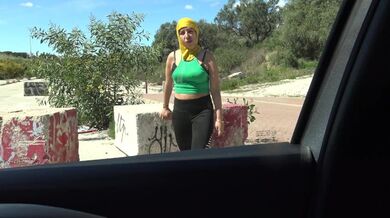 beurette de la cite baiser a voiture Marseille Algerienne Marocaine bonne salope