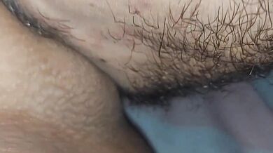 ყოველ დილით საწოლს ვტოვებ დედინაცვლის ოთახს რომ ვესტუმრო, მის მინი ბუსუსს შევეხო!