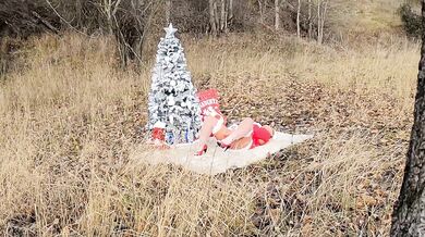 Hiker Spies on Horny Mrs. Claus while she MASTURBATES outdoors! He gets a HOLIDAY SURPRISE!