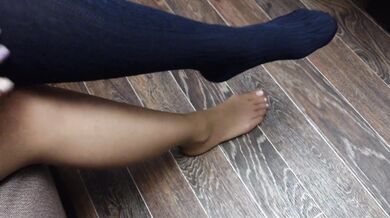 Schoolgirl Show Feet in Knee Socks and Change Dress knee socks Nylon Pantyhose foot fetish part 2