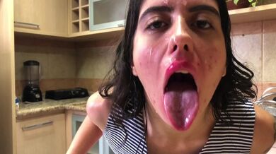 I took my maid washing dishes and ate her pussy until she filled her face with cum