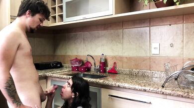 I took my maid washing dishes and ate her pussy until she filled her face with cum